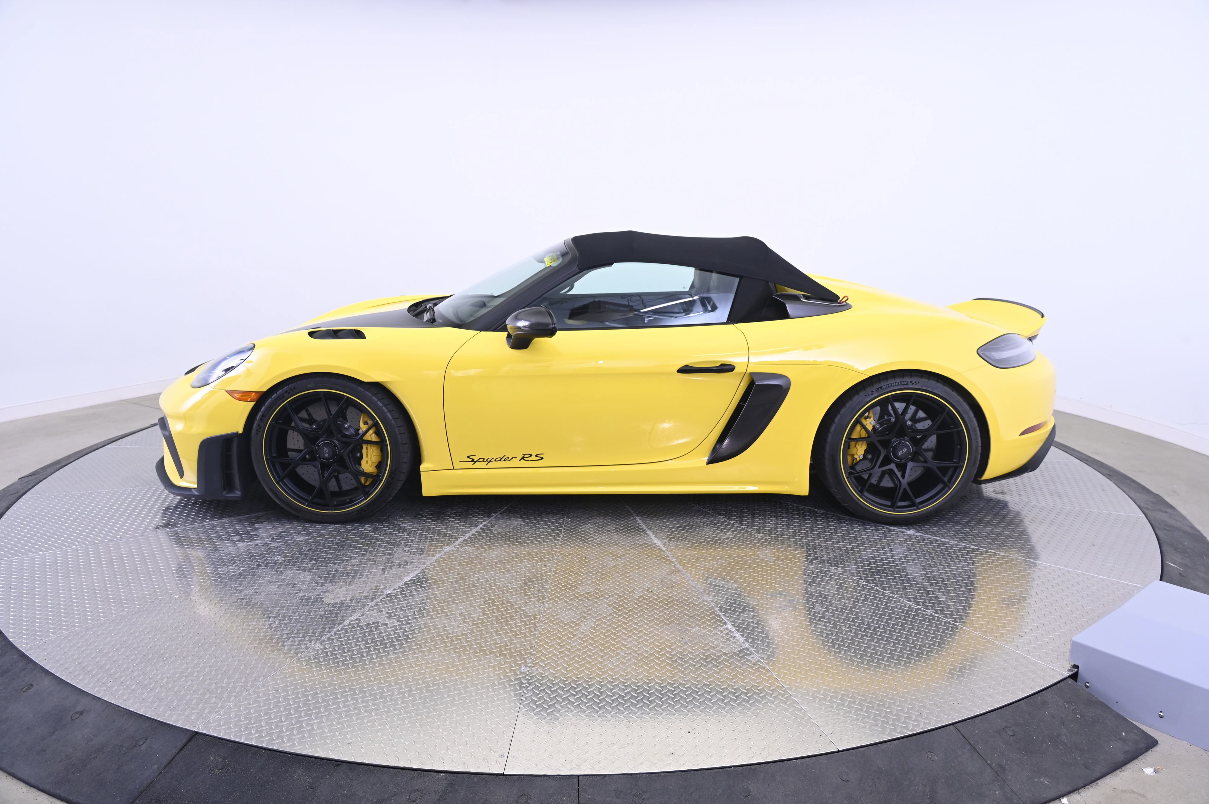 Certified 2025 Porsche 718 Boxster Spyder RS RWD image 12