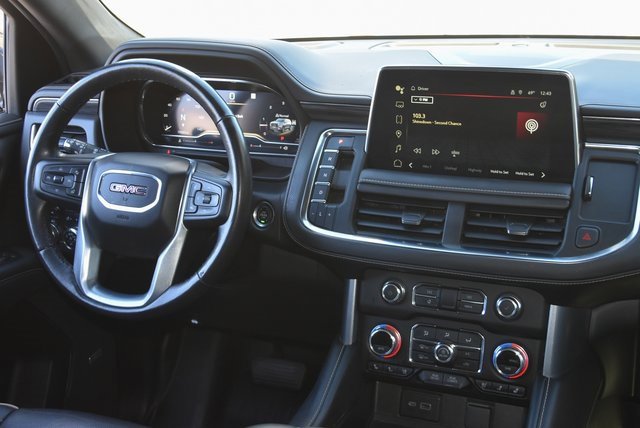 Used 2022 GMC Yukon SLT w/ SLT Luxury Package image 2