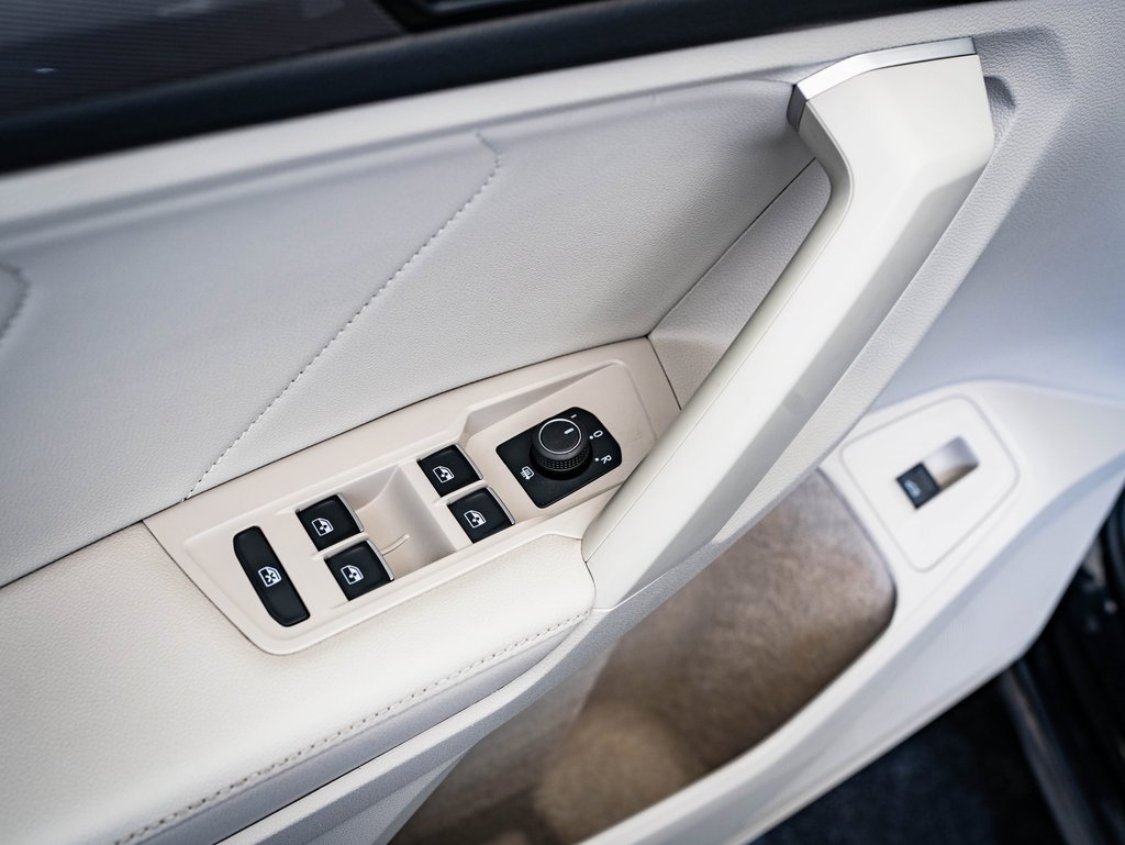 Used 2024 Volkswagen Tiguan SE R-Line image 23