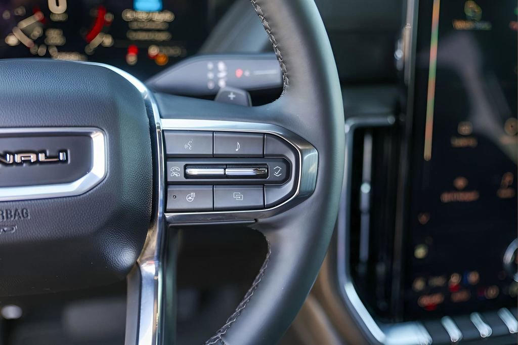 Used 2025 GMC Yukon Denali image 13