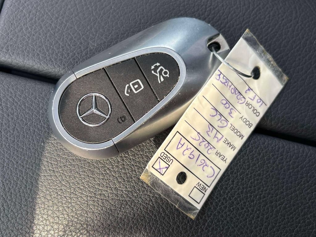 Used 2025 Mercedes-Benz GLC 300 4MATIC image 21