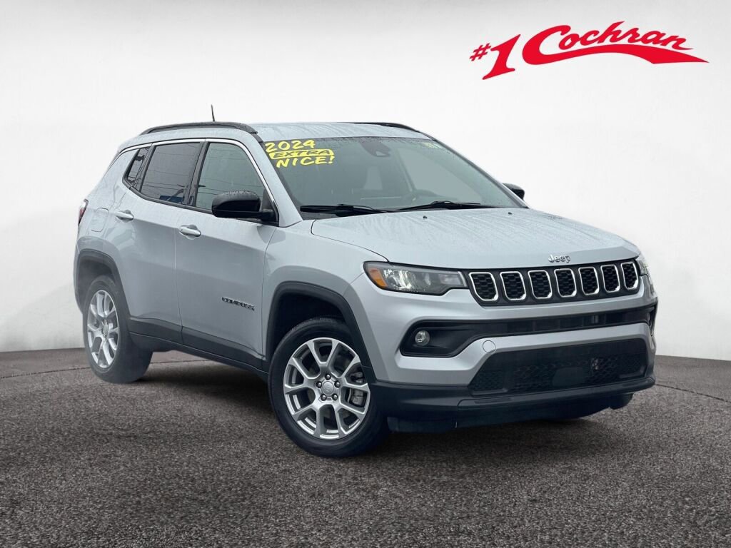 Used 2024 Jeep Compass Latitude image 1