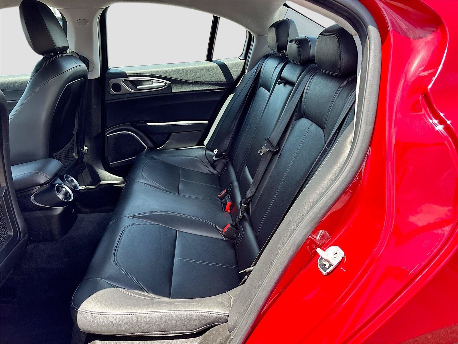 Used 2017 Alfa Romeo Giulia w/ Sport Appearance Package RWD image 23