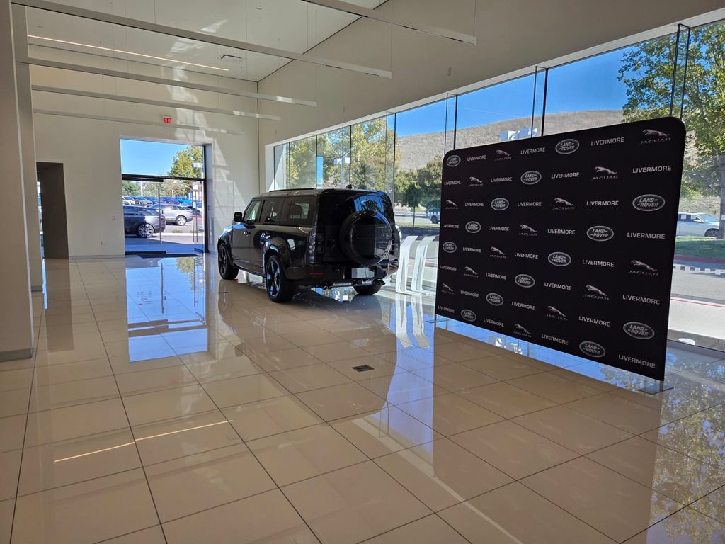 Used 2024 Land Rover Defender 110 SE AWD/4WD image 44