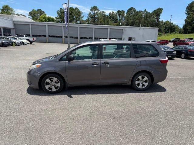 Used 2015 Toyota Sienna L FWD image 3