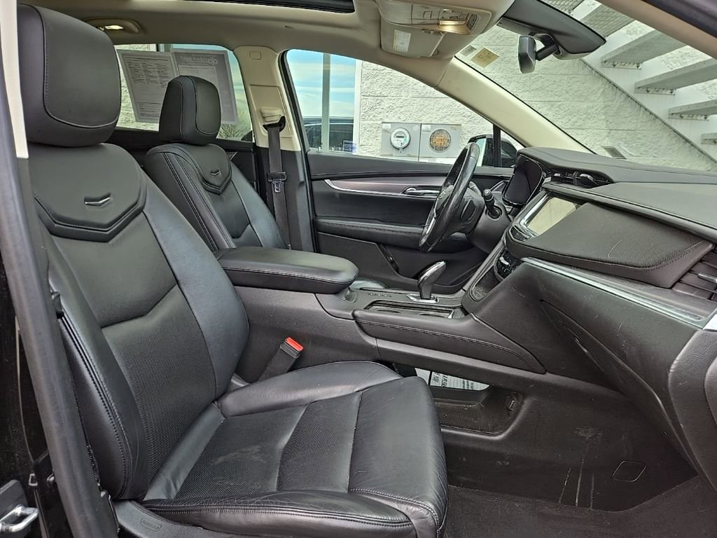 Used 2017 Cadillac XT5 Premium Luxury w/ LPO, Wheel Lock Package image 16