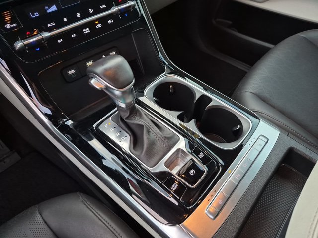 Certified 2024 Kia Carnival EX FWD image 25