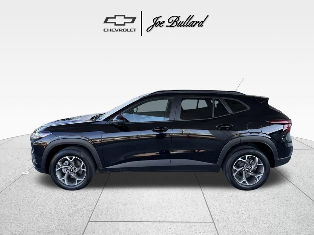 Used 2025 Chevrolet Trax LT FWD image 5
