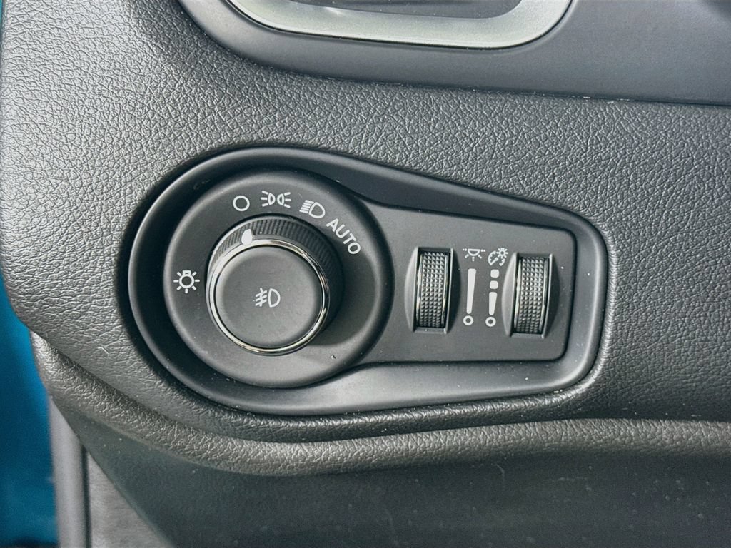 Used 2021 Jeep Renegade Latitude AWD/4WD image 19