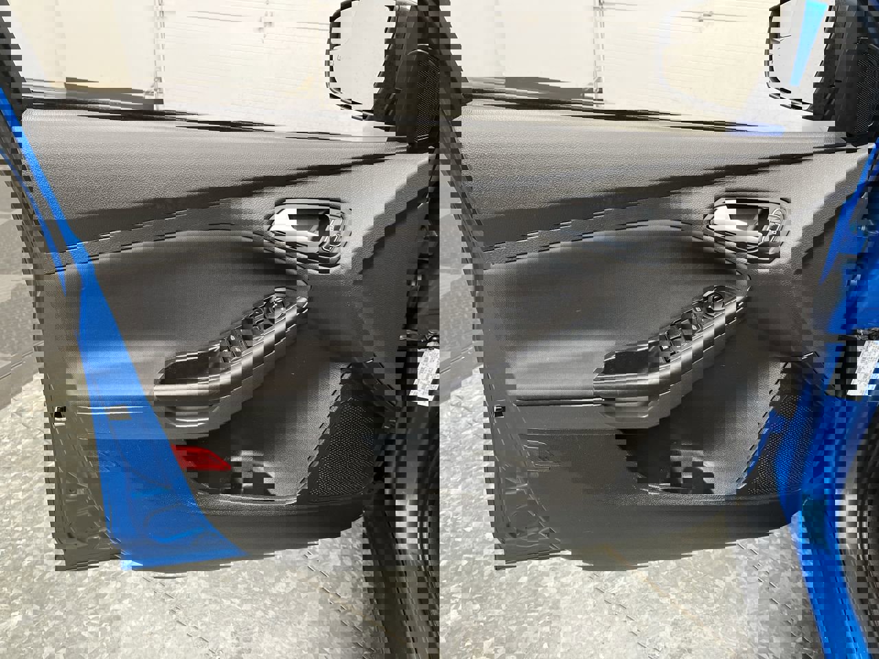 Used 2015 Ford Focus SE w/ SE Cold Weather Package image 7