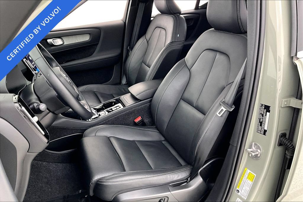 Certified 2025 Volvo XC40 B5 Plus AWD/4WD image 33
