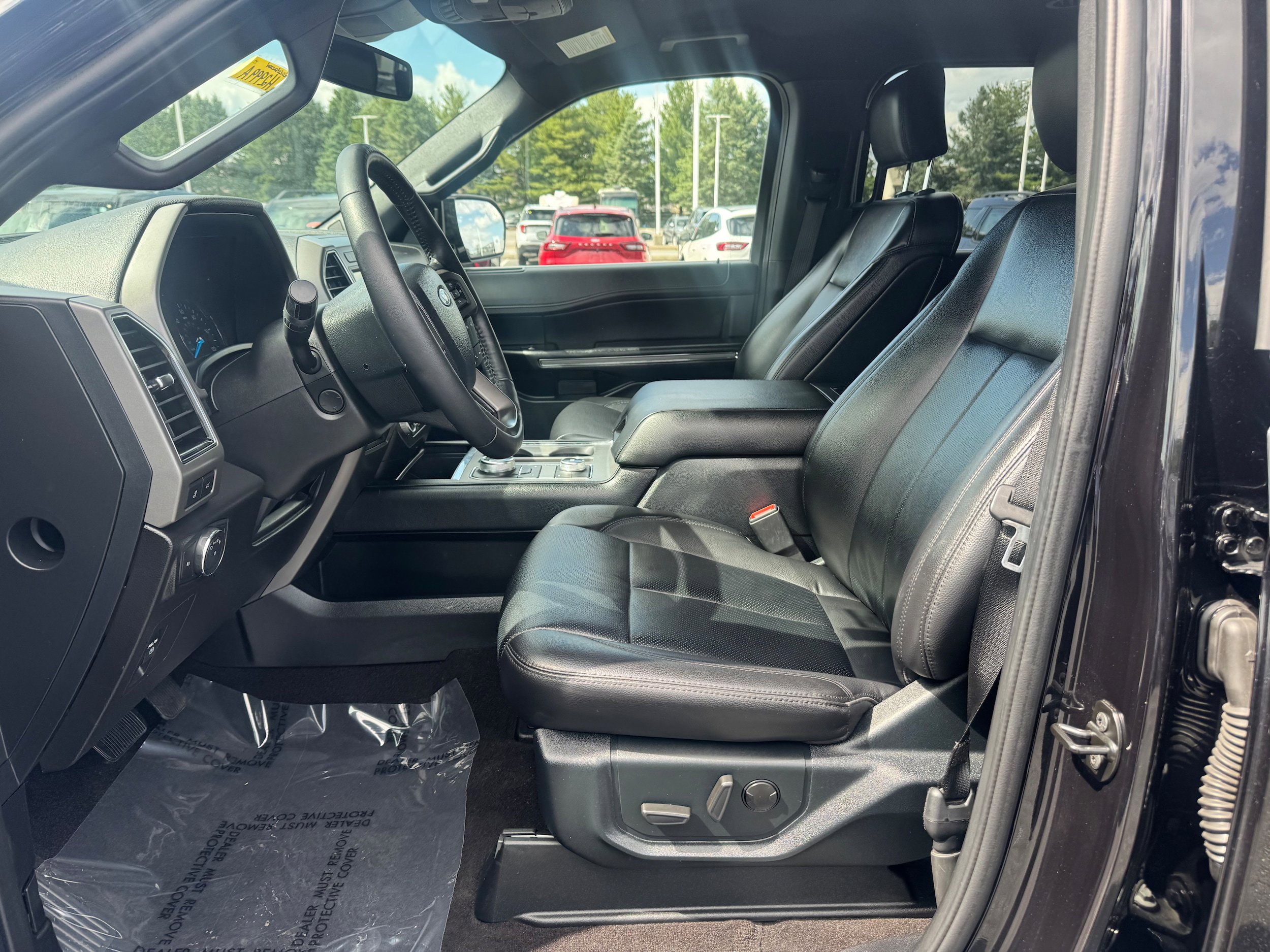 Used 2020 Ford Expedition XLT w/ Equipment Group 202A AWD/4WD image 11