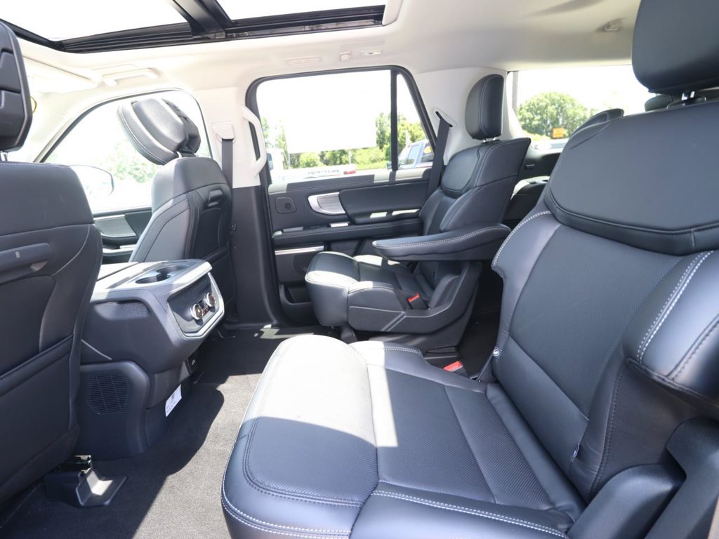 New 2027 Ford Expedition Platinum w/ Driver's Package RWD image 15
