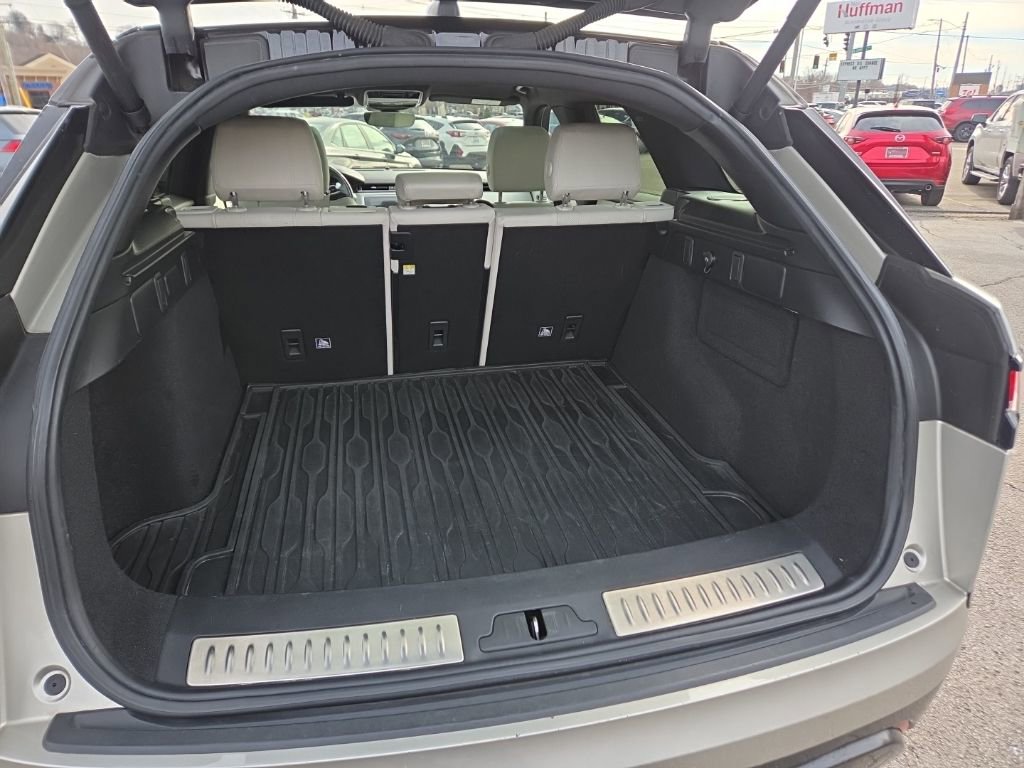 Used 2019 Land Rover Range Rover Velar R-Dynamic SE image 19