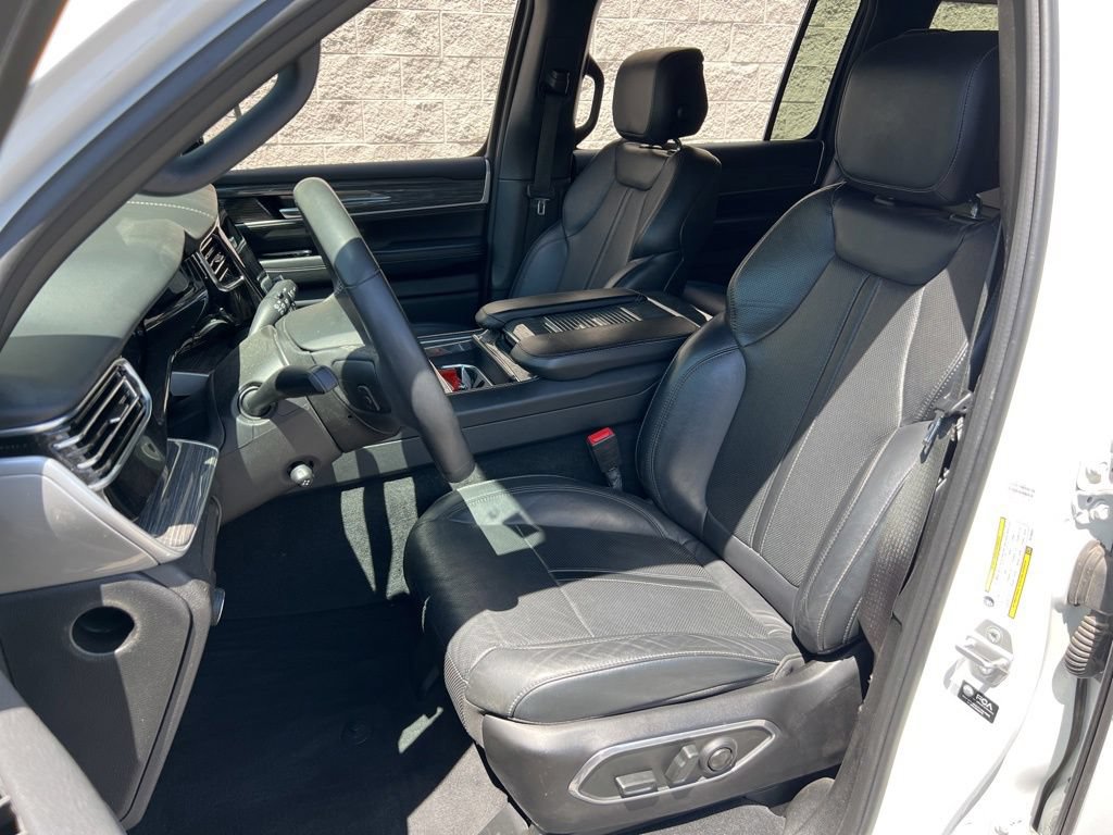 Used 2022 Jeep Wagoneer Series II AWD/4WD image 22