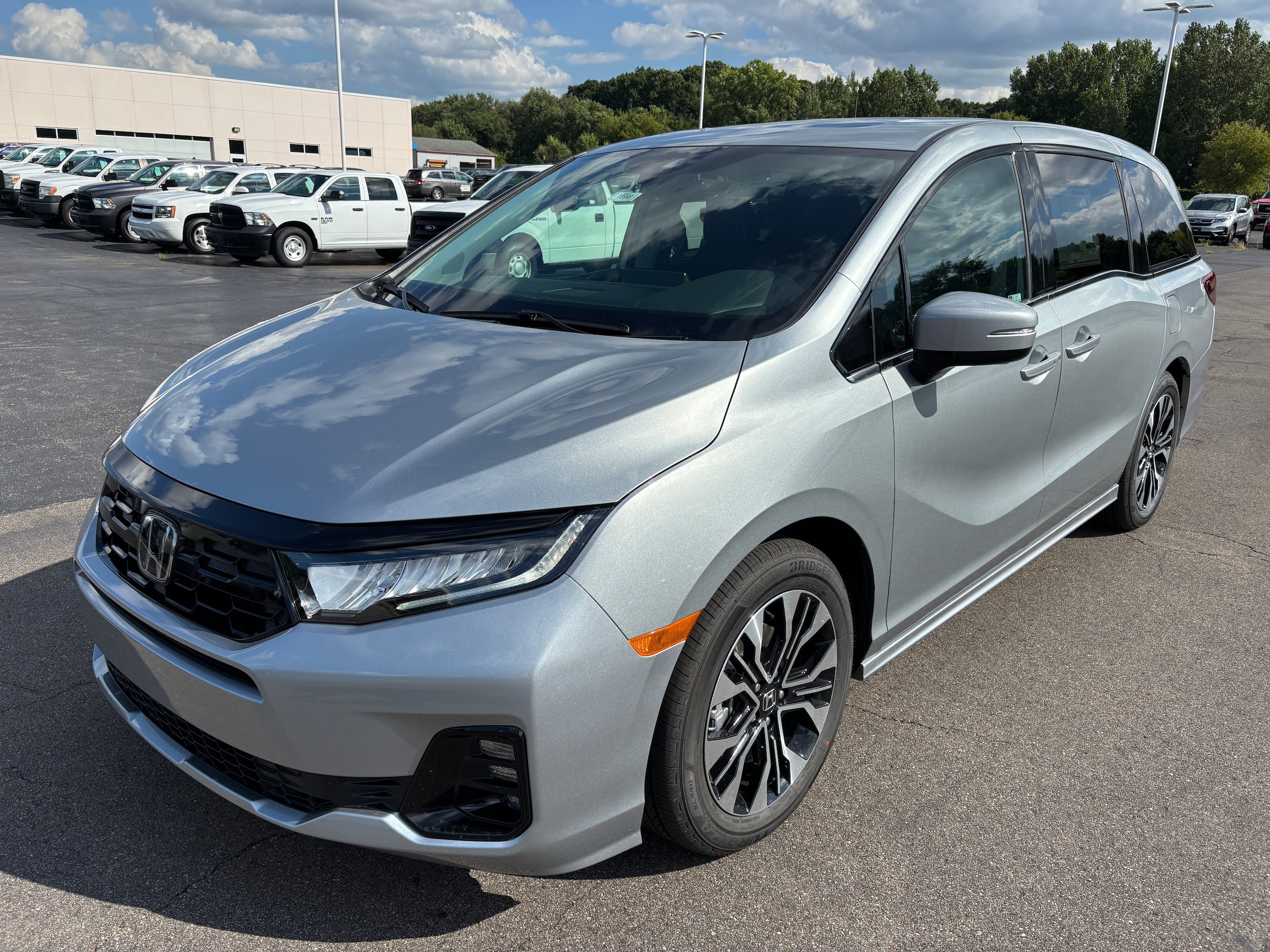New 2026 Honda Odyssey Elite image 2
