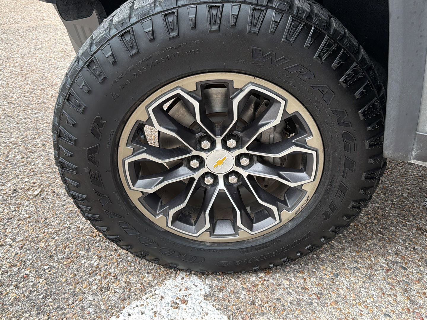 Used 2020 Chevrolet Colorado ZR2 w/ LPO, Premium Interior Package AWD/4WD image 11