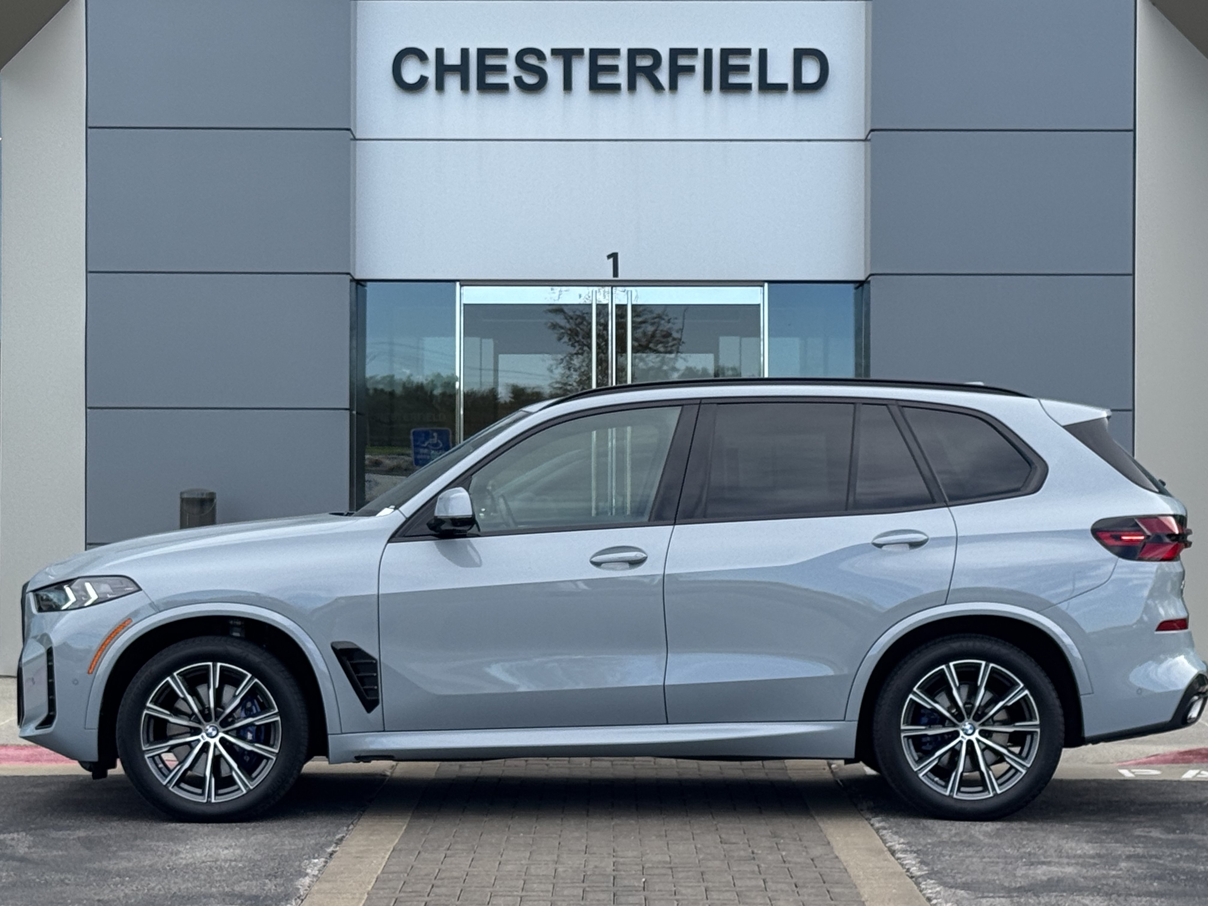 Used 2024 BMW X5 xDrive40i w/ M Sport Package AWD/4WD image 6