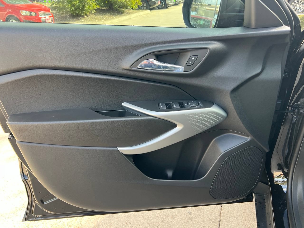 New 2026 Chevrolet Trax RS w/ Sunroof Package FWD image 10