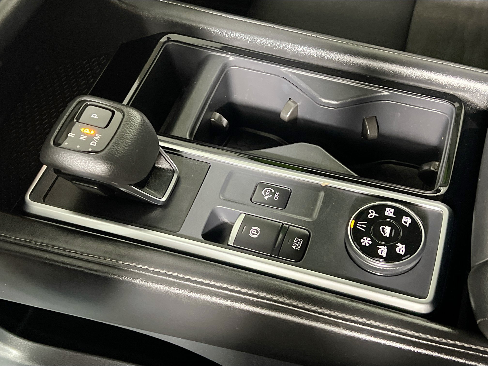 Used 2024 Nissan Pathfinder SV AWD/4WD image 24