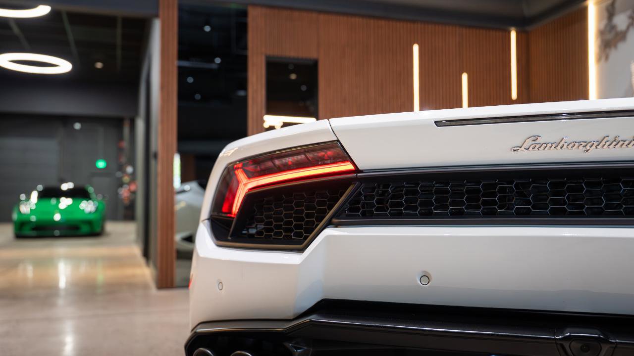 Used 2017 Lamborghini Huracan LP 580-2 RWD image 33