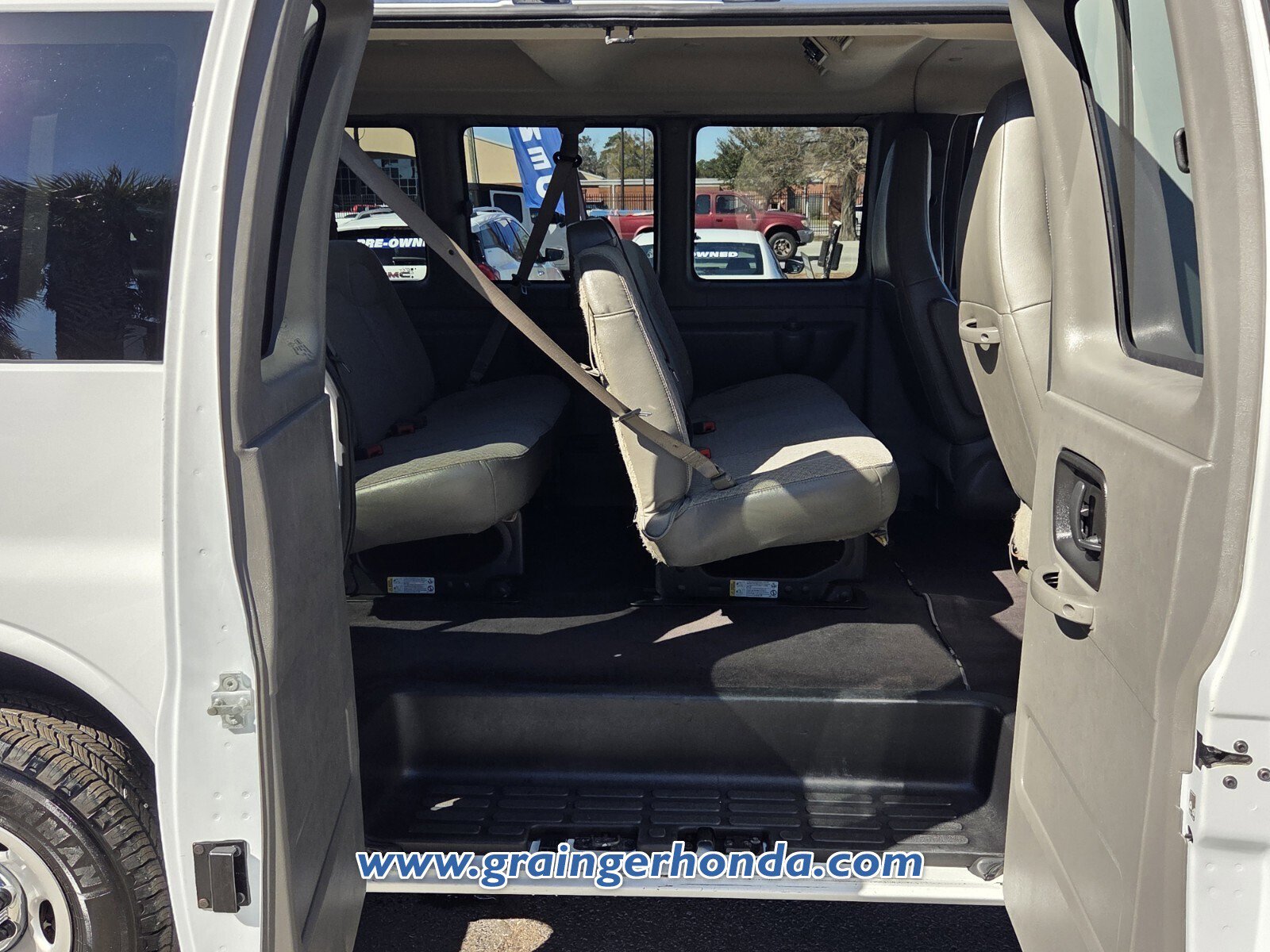 Used 2020 Chevrolet Express 2500 LT w/ LT Preferred Equipment Group image 11