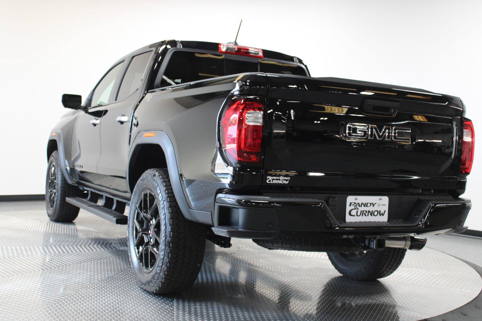 New 2026 GMC Canyon Denali w/ LPO, Denali Black Edition AWD/4WD image 8