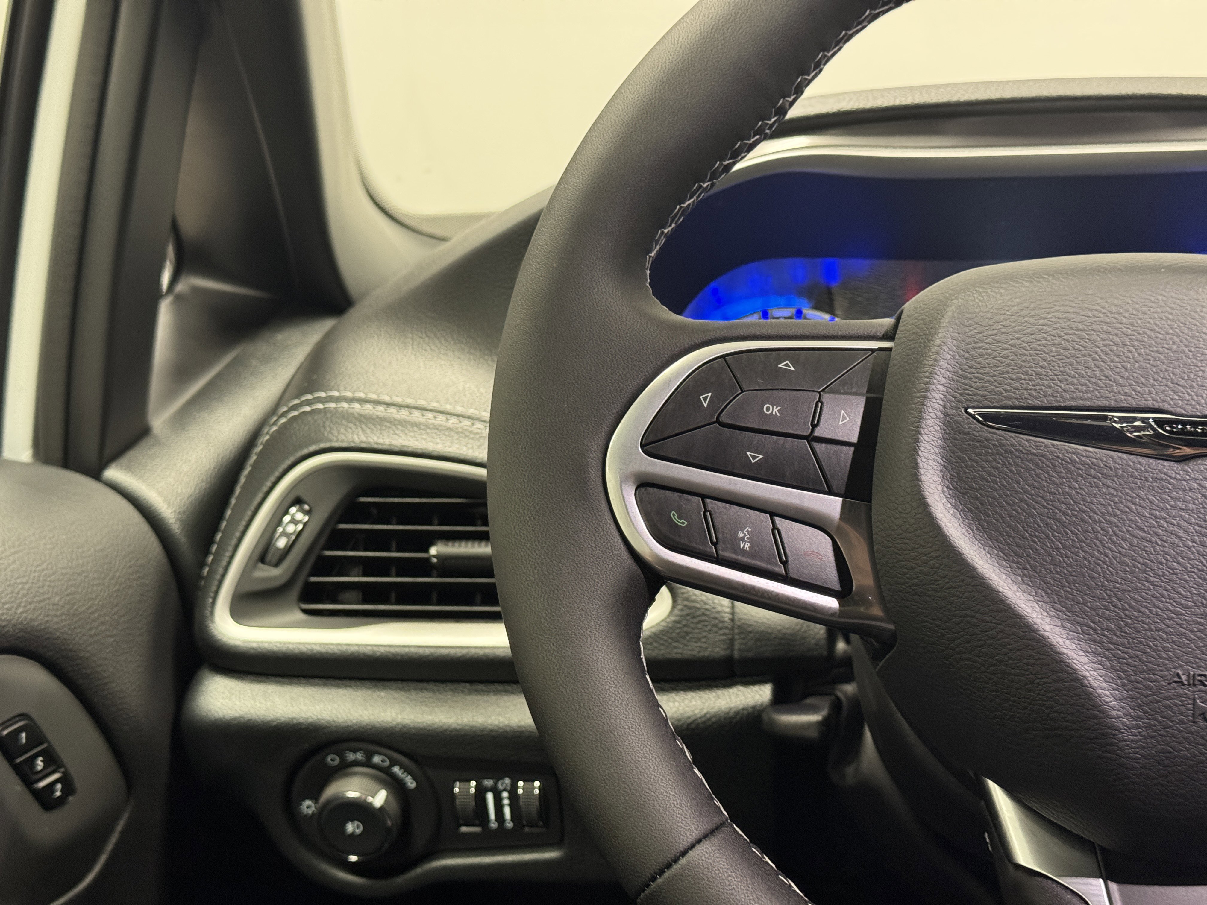 New 2026 Chrysler Pacifica Select FWD image 21