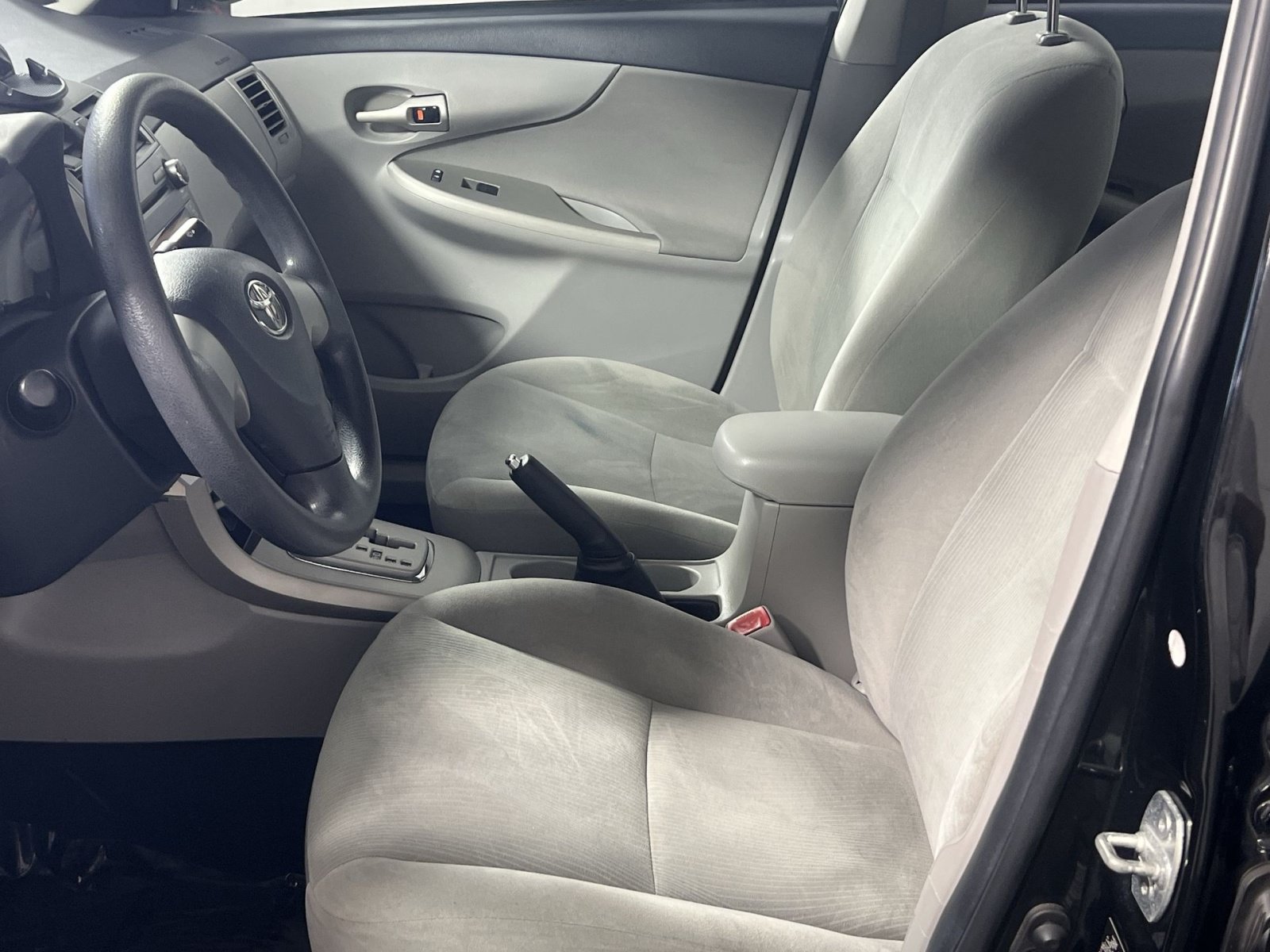 Used 2011 Toyota Corolla LE w/ Preferred Accessory Pkg FWD image 13
