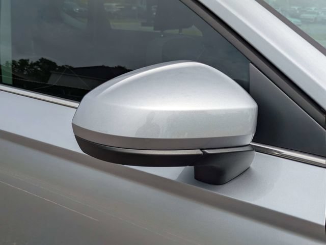 Used 2025 Volkswagen Taos SE FWD image 12