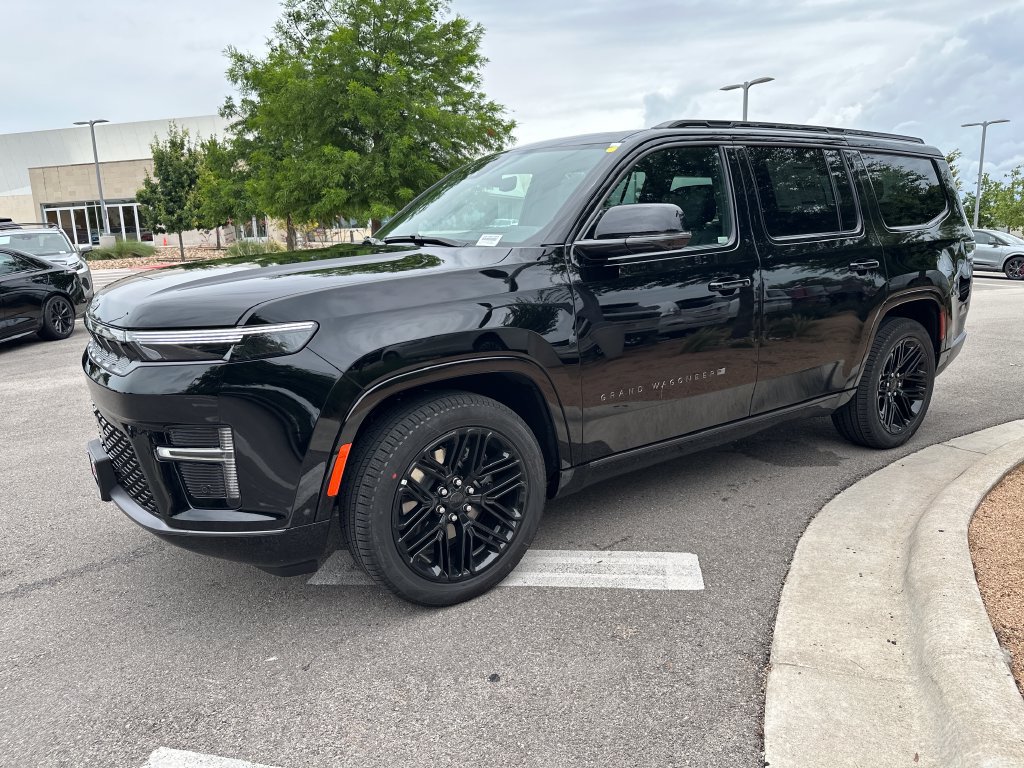 New 2026 Jeep Grand Wagoneer Limited AWD/4WD image 3