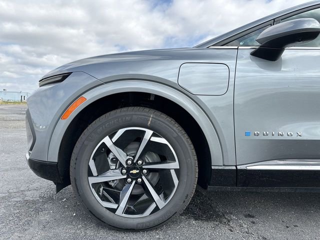 New 2025 Chevrolet Equinox EV LT image 32