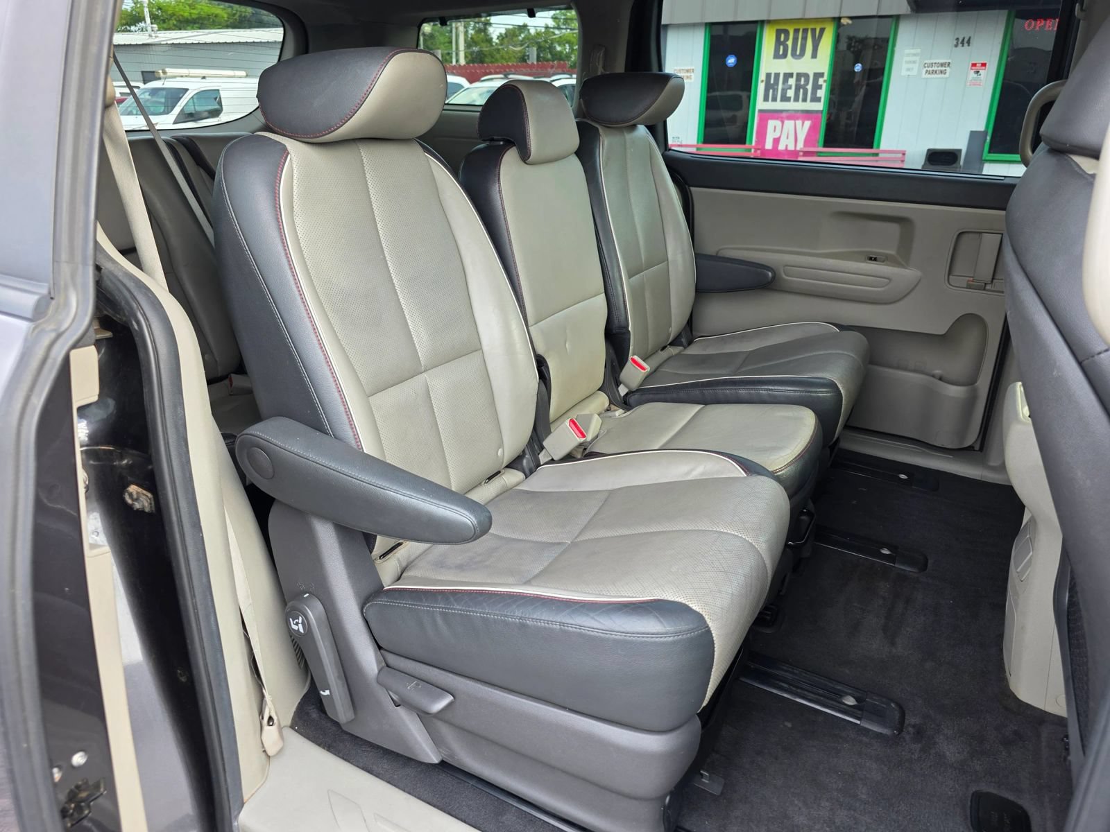 Used 2017 Kia Sedona LX w/ LX Essentials Premium Package FWD image 14