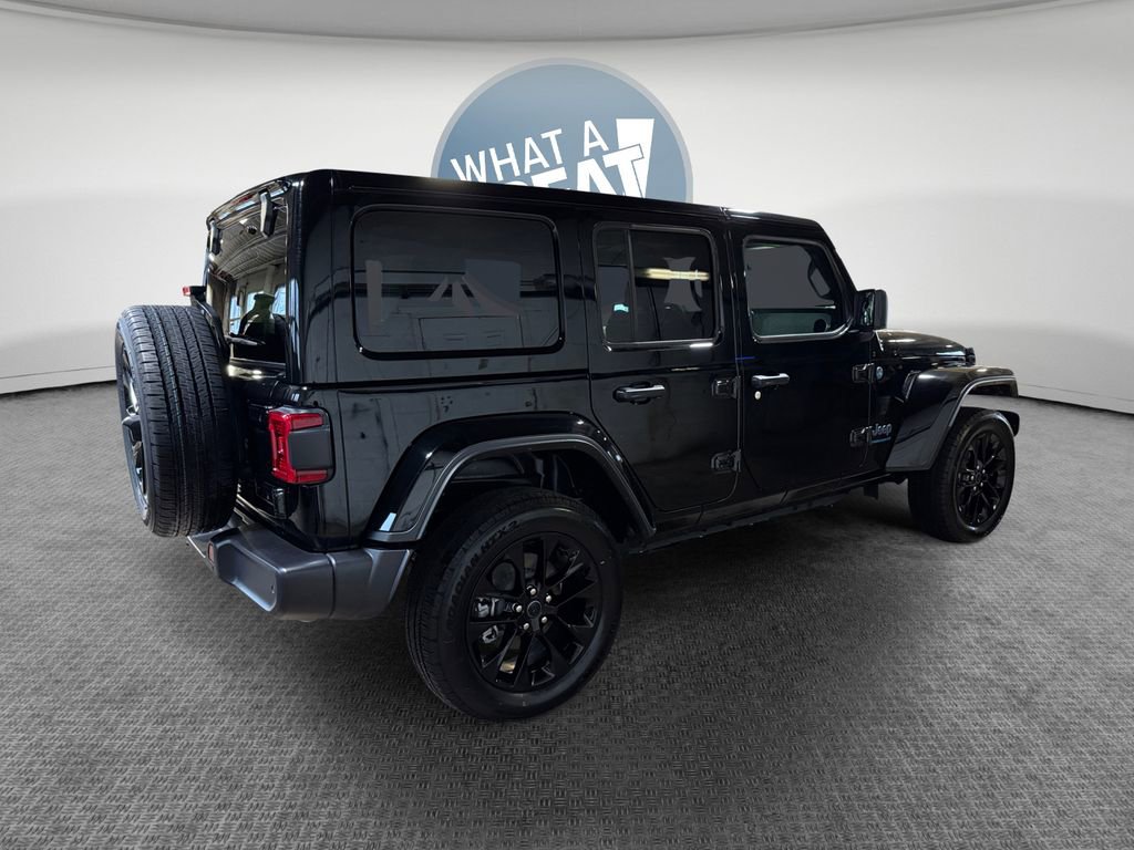 Used 2025 Jeep Wrangler Unlimited Sahara w/ Safety Group image 3