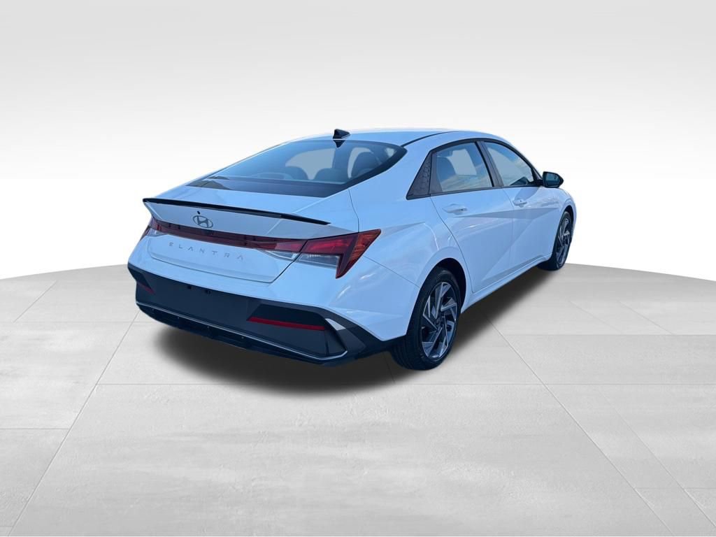 Used 2025 Hyundai Elantra Sport FWD image 5
