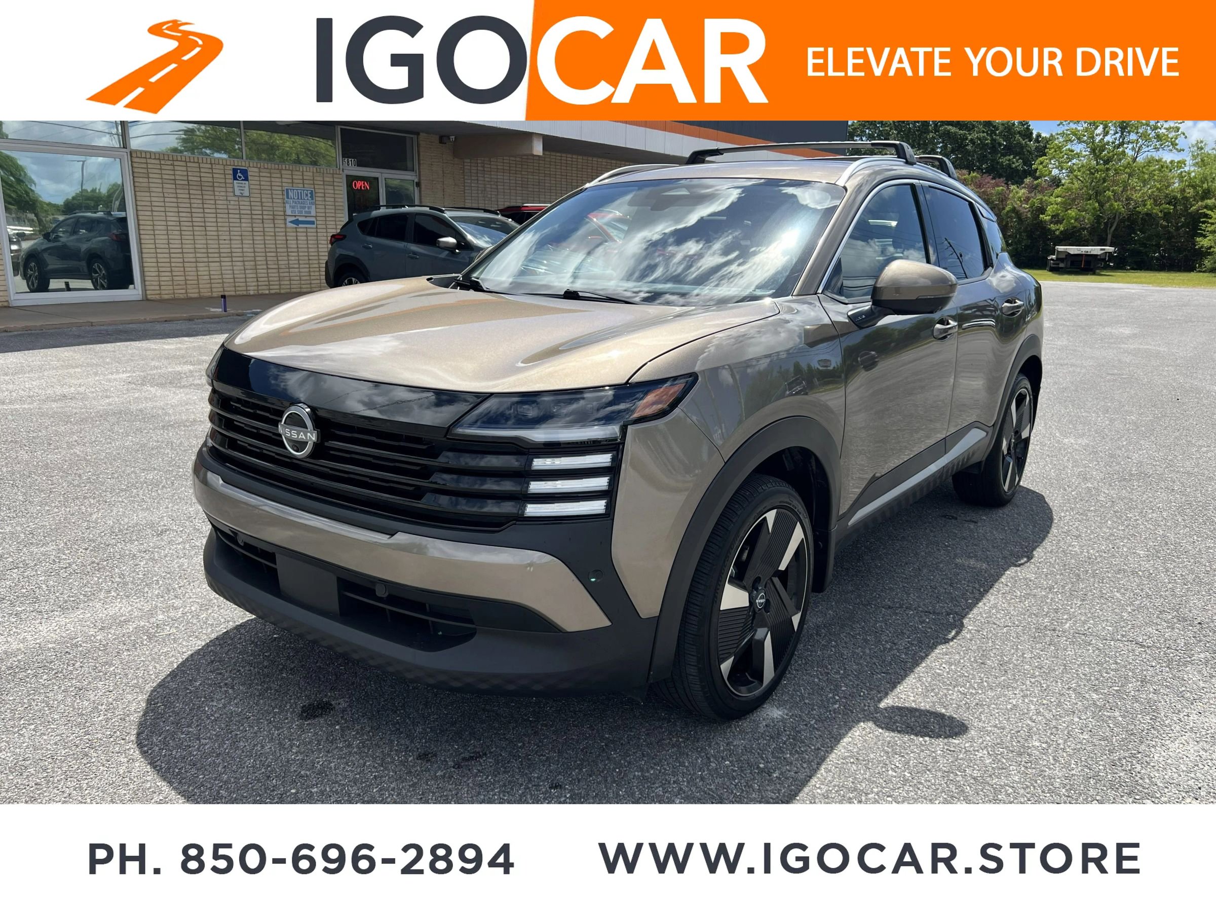 Used 2025 Nissan Kicks SR w/ Illumination Package image 1