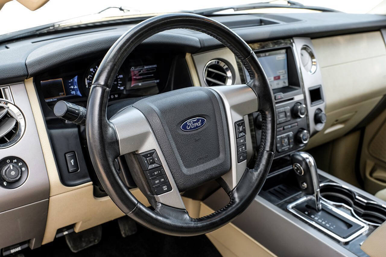Used 2017 Ford Expedition Limited w/ Equipment Group 301A RWD image 16