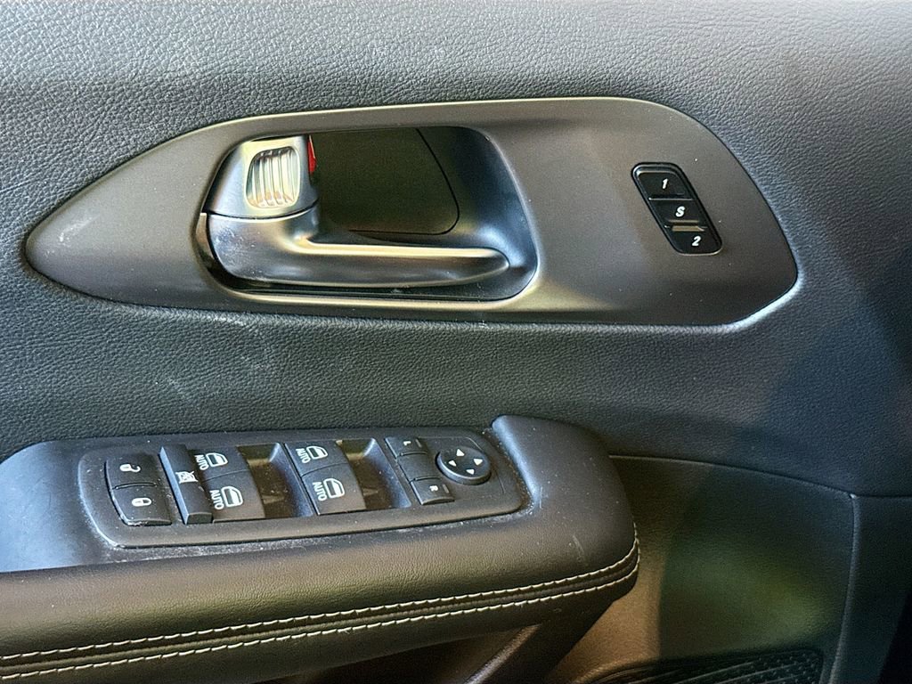 Used 2026 Chrysler Pacifica Select image 19