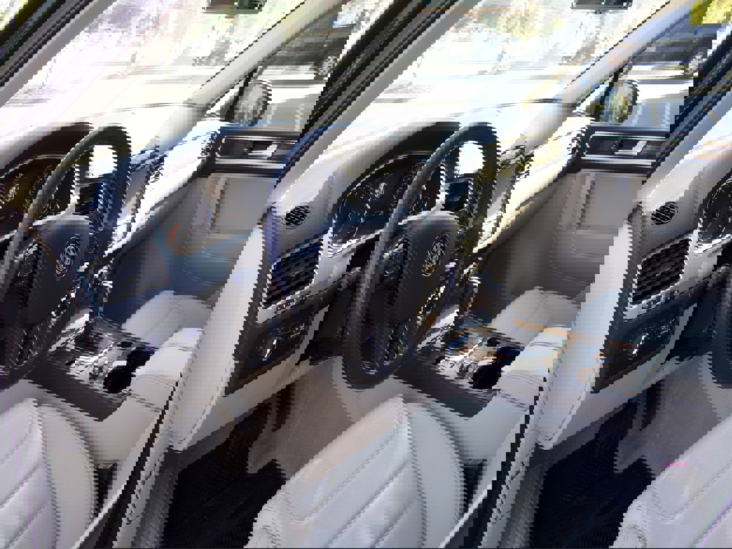 Used 2012 Volkswagen Touareg TDI image 10