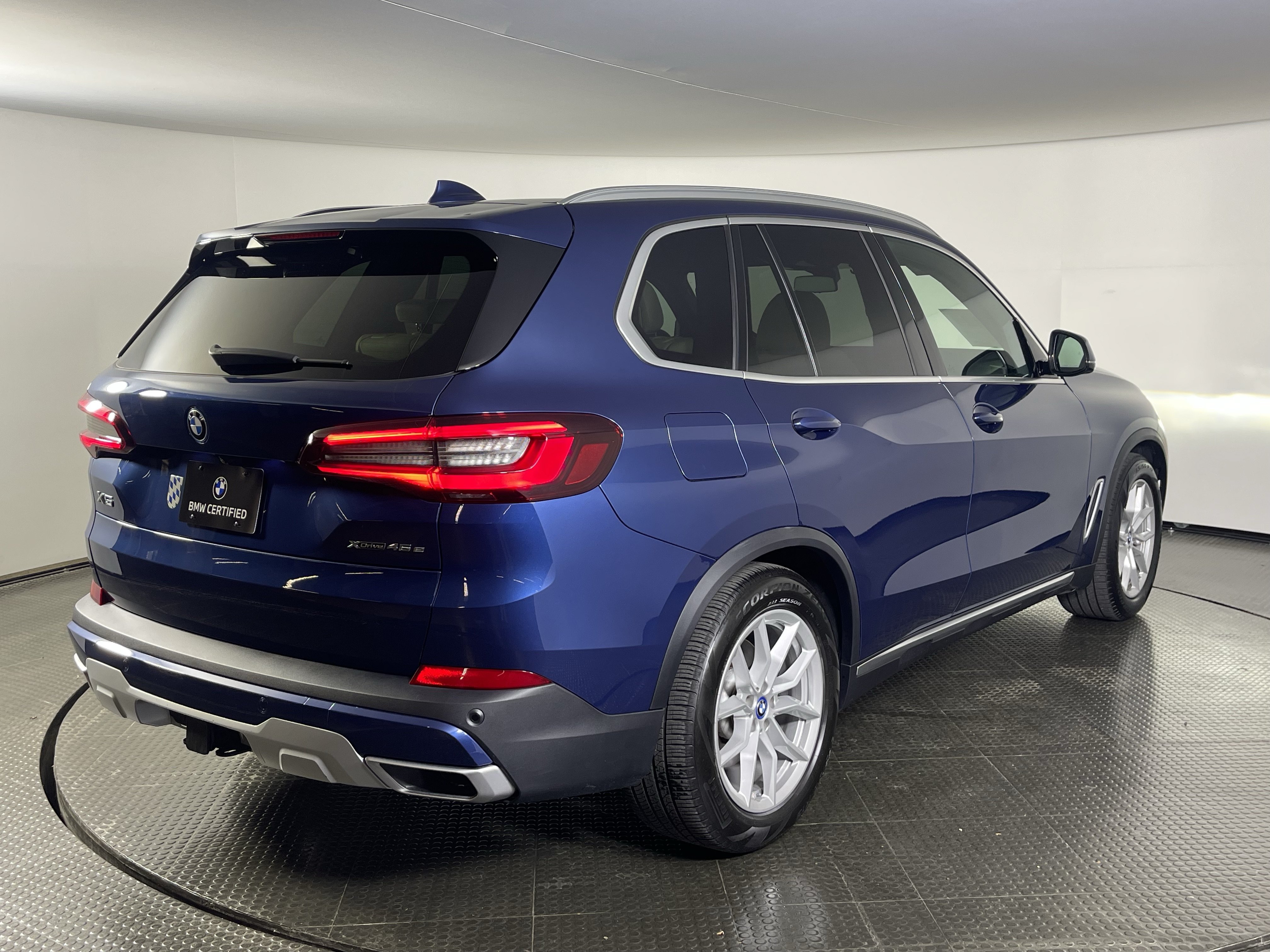 Used 2022 BMW X5 xDrive45e w/ Premium Package AWD/4WD image 5