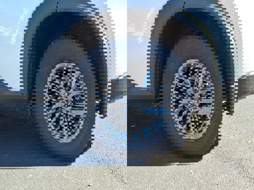 Used 2025 Nissan Rogue S image 20