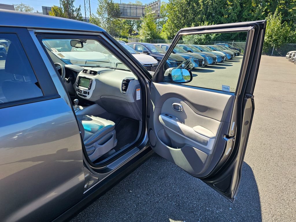 Used 2016 Kia Soul EV + w/ Paint Protection Film Package FWD image 27