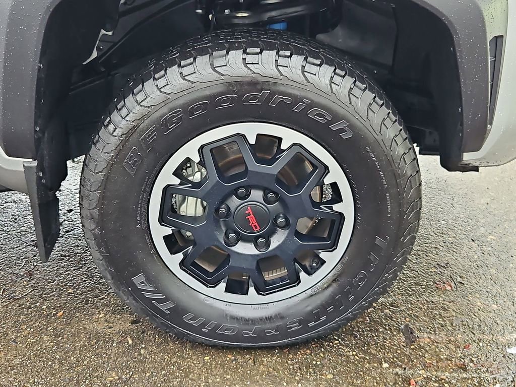 Used 2024 Toyota Tacoma TRD Off-Road image 30