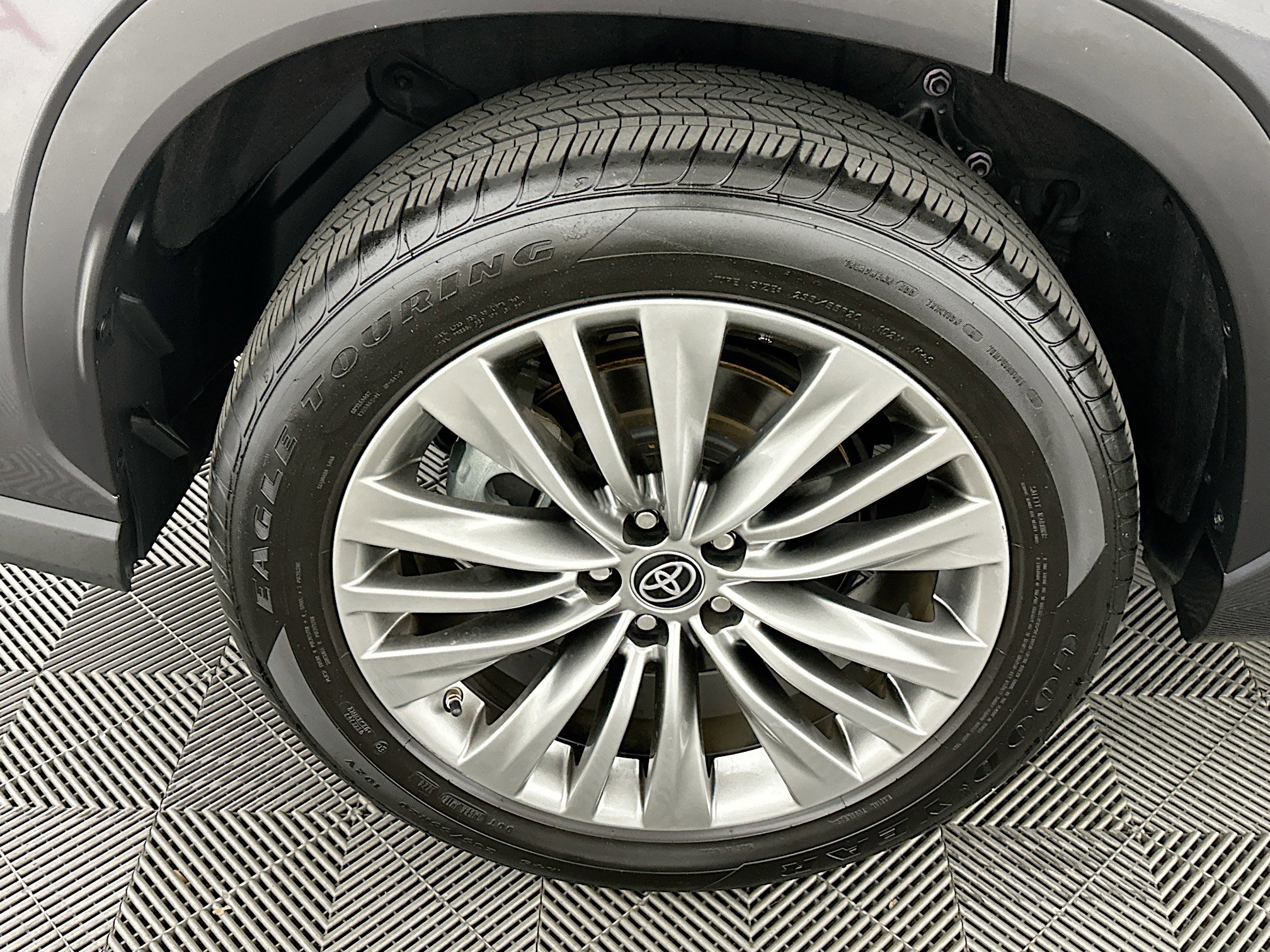 Used 2022 Toyota Highlander Platinum image 11