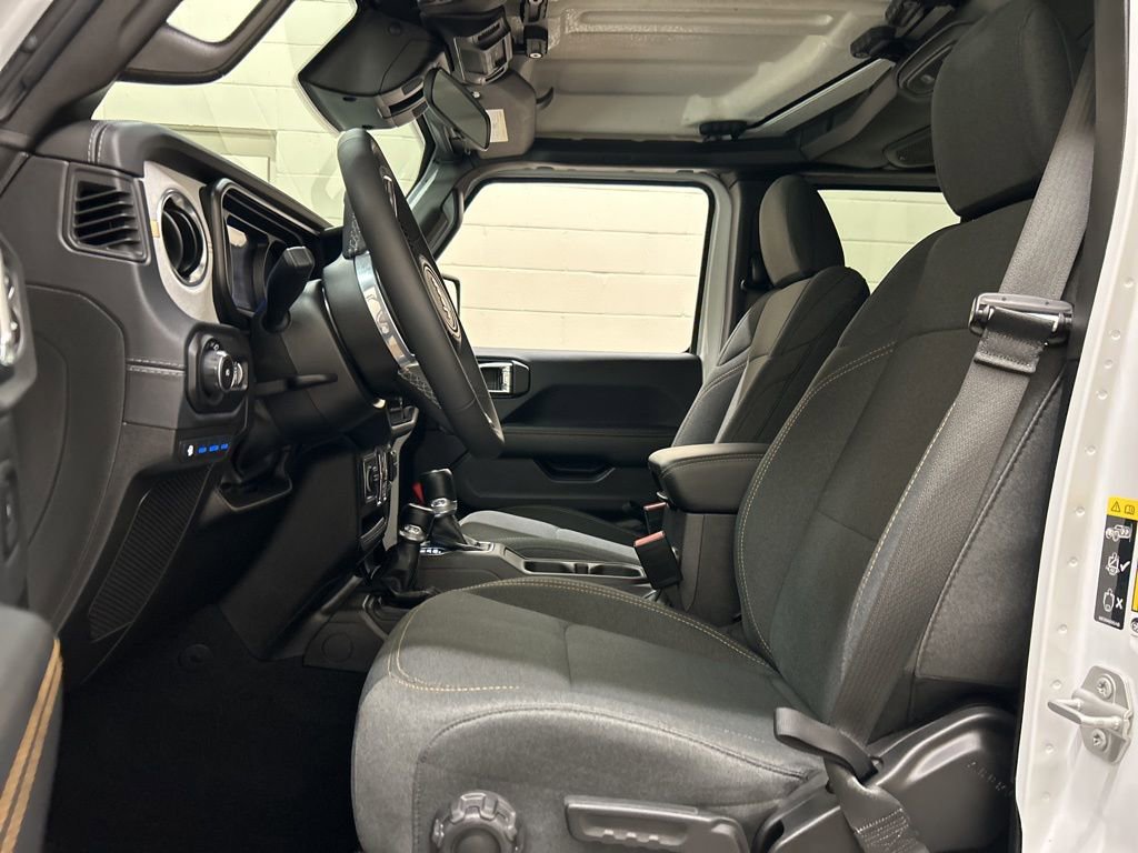 Used 2025 Jeep Wrangler Unlimited Sahara image 7