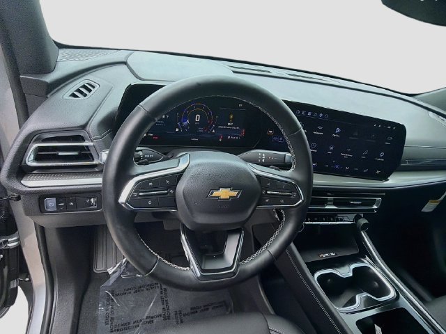 Used 2026 Chevrolet Traverse LT FWD image 11
