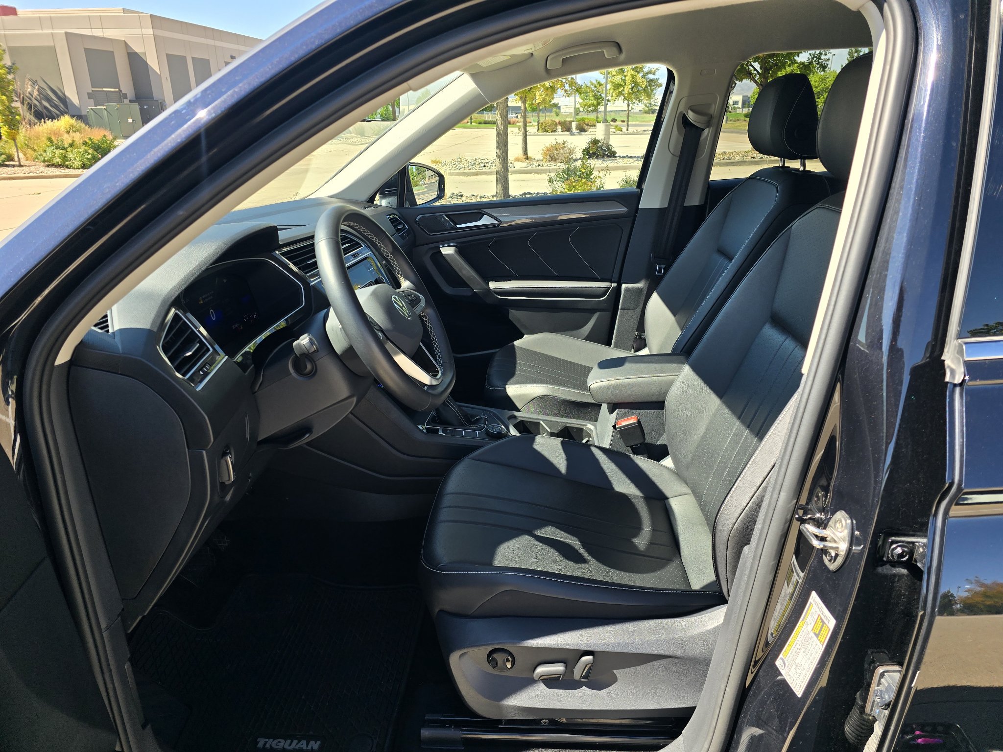 Used 2024 Volkswagen Tiguan SE AWD/4WD image 13