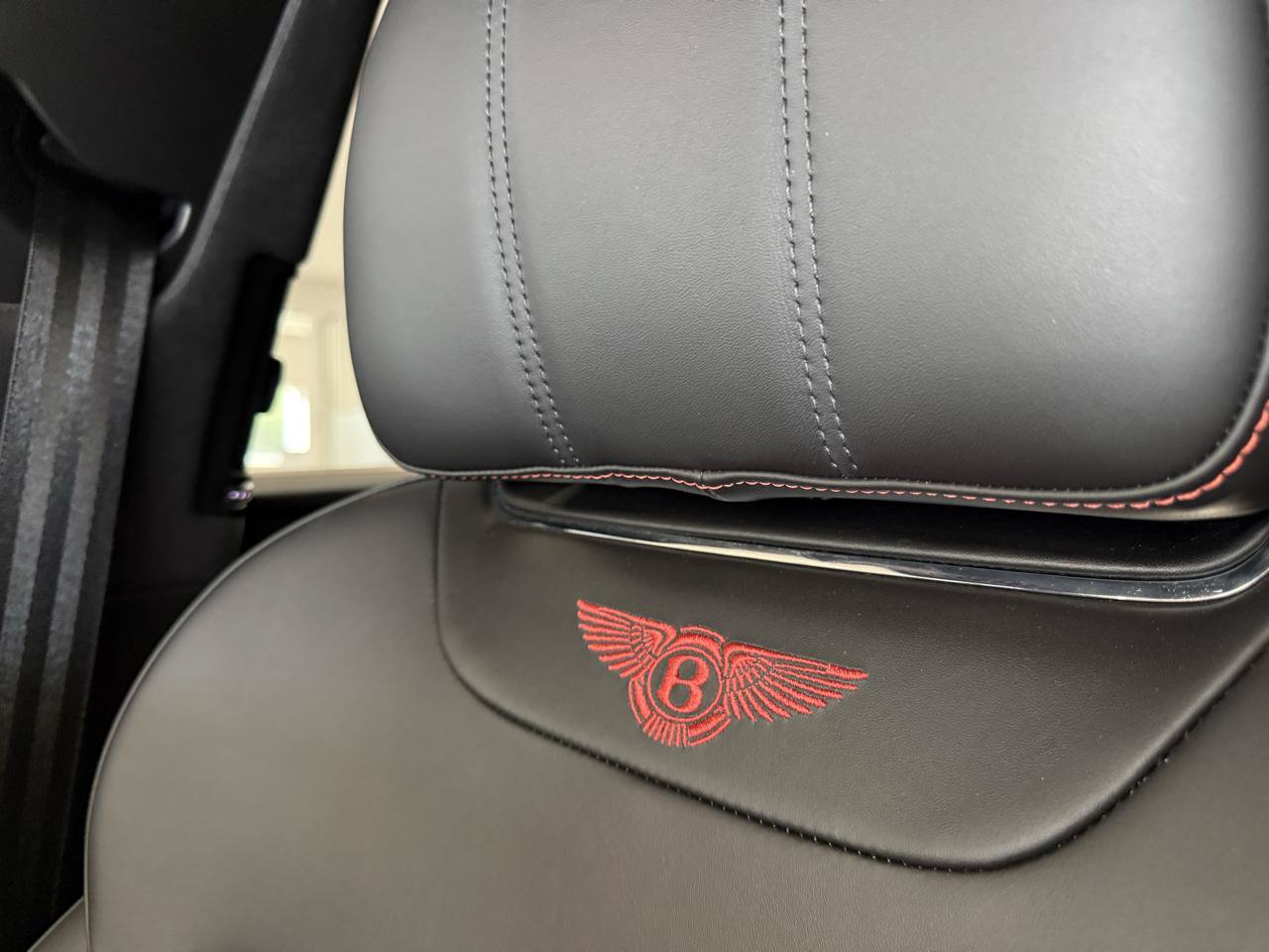 Used 2018 Bentley Bentayga AWD/4WD image 27