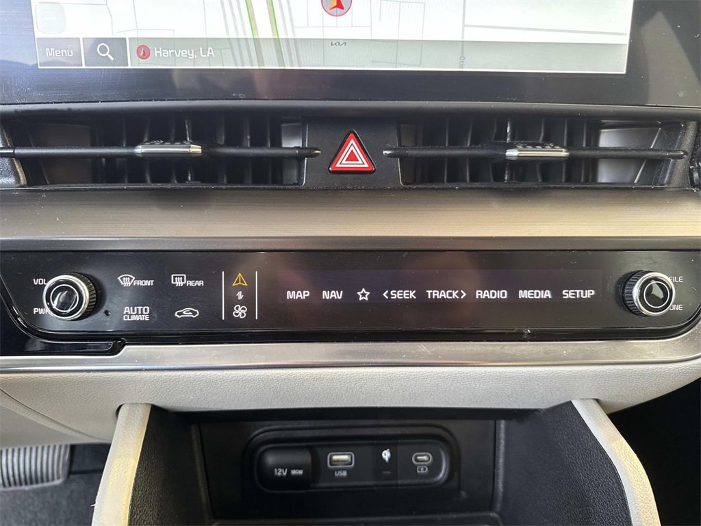 Certified 2024 Kia Sportage EX image 47