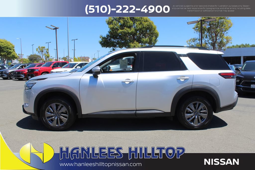 Used 2025 Nissan Pathfinder SV FWD image 2